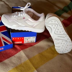 VINTAGE classic nylon Reebok running shoes